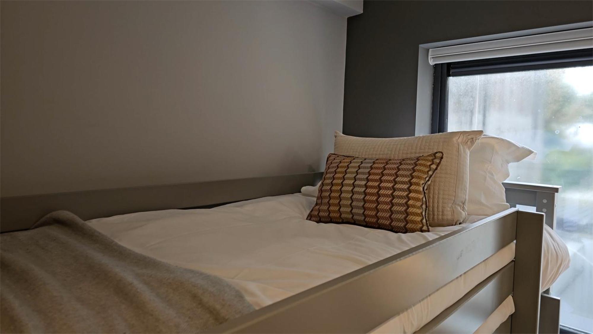 Madison House Aparthotel Γκάλγουεϊ Εξωτερικό φωτογραφία