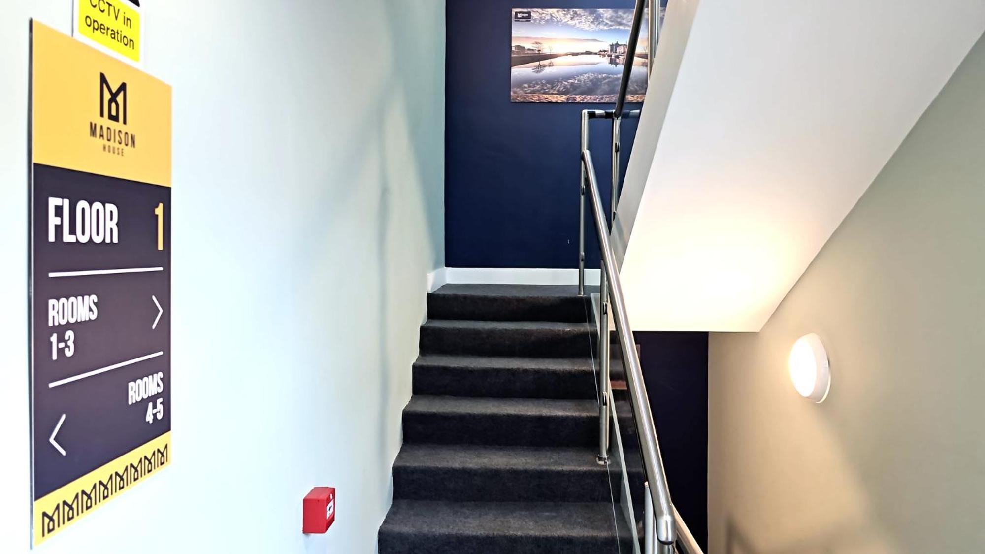 Madison House Aparthotel Γκάλγουεϊ Εξωτερικό φωτογραφία