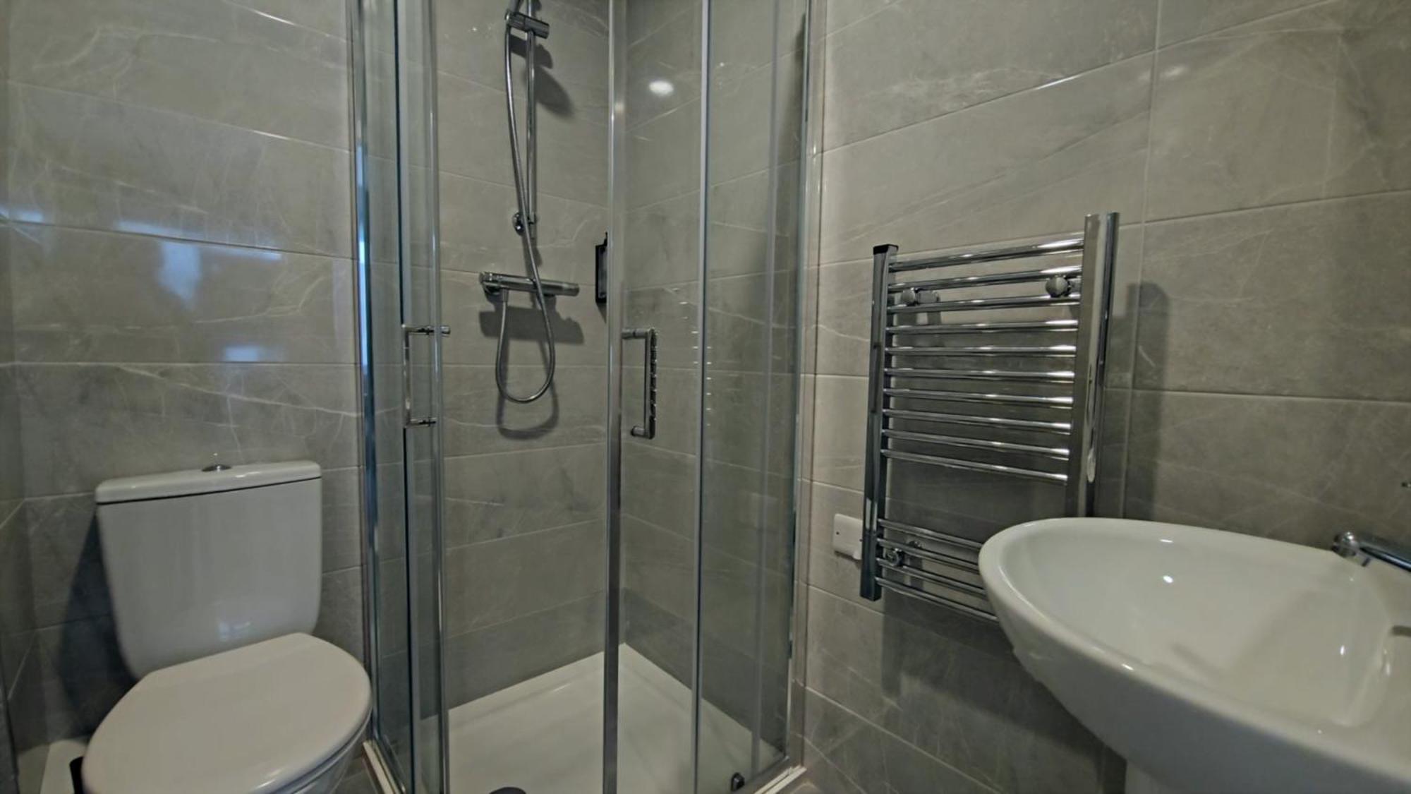 Madison House Aparthotel Γκάλγουεϊ Εξωτερικό φωτογραφία