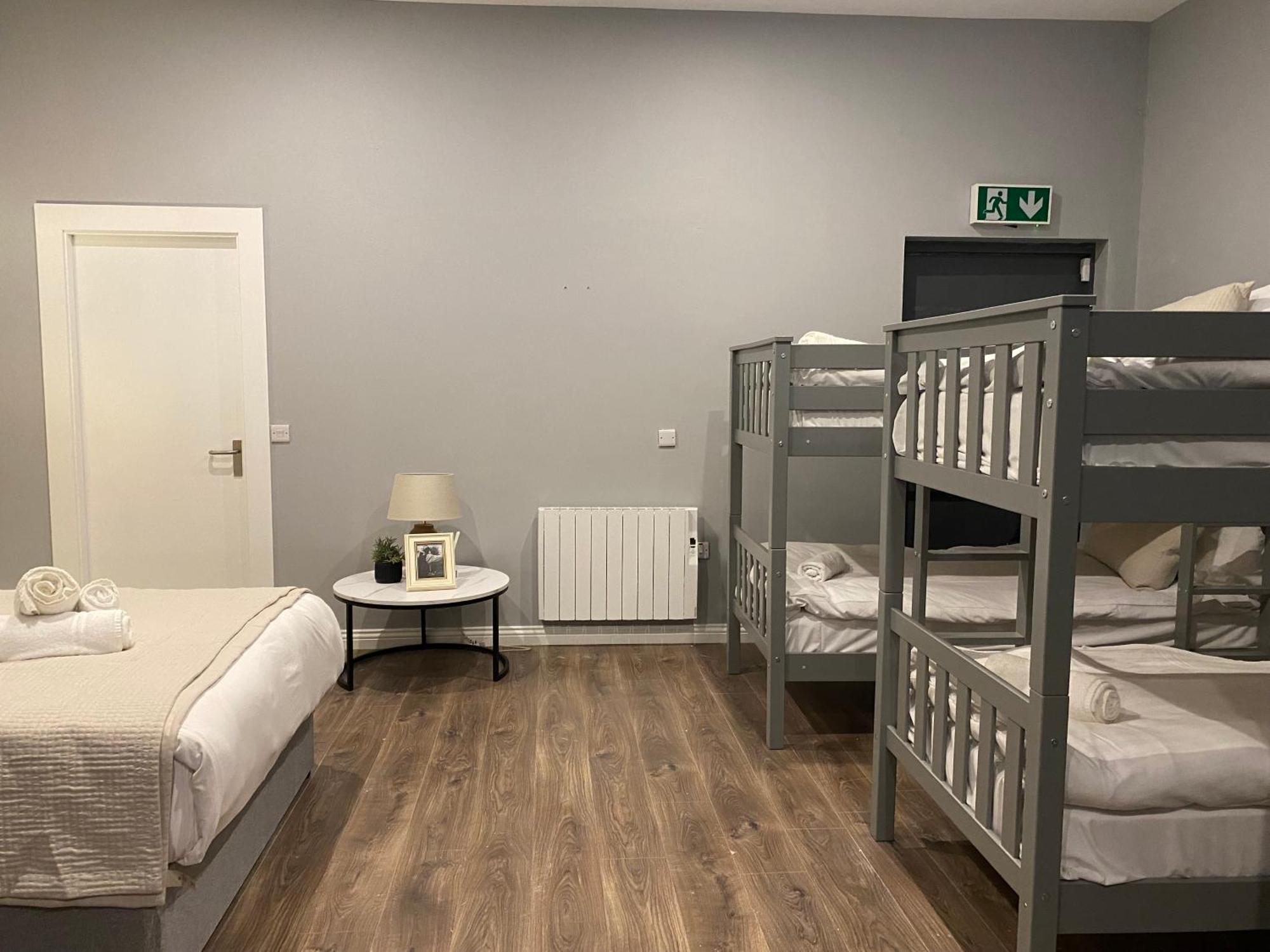Madison House Aparthotel Γκάλγουεϊ Εξωτερικό φωτογραφία