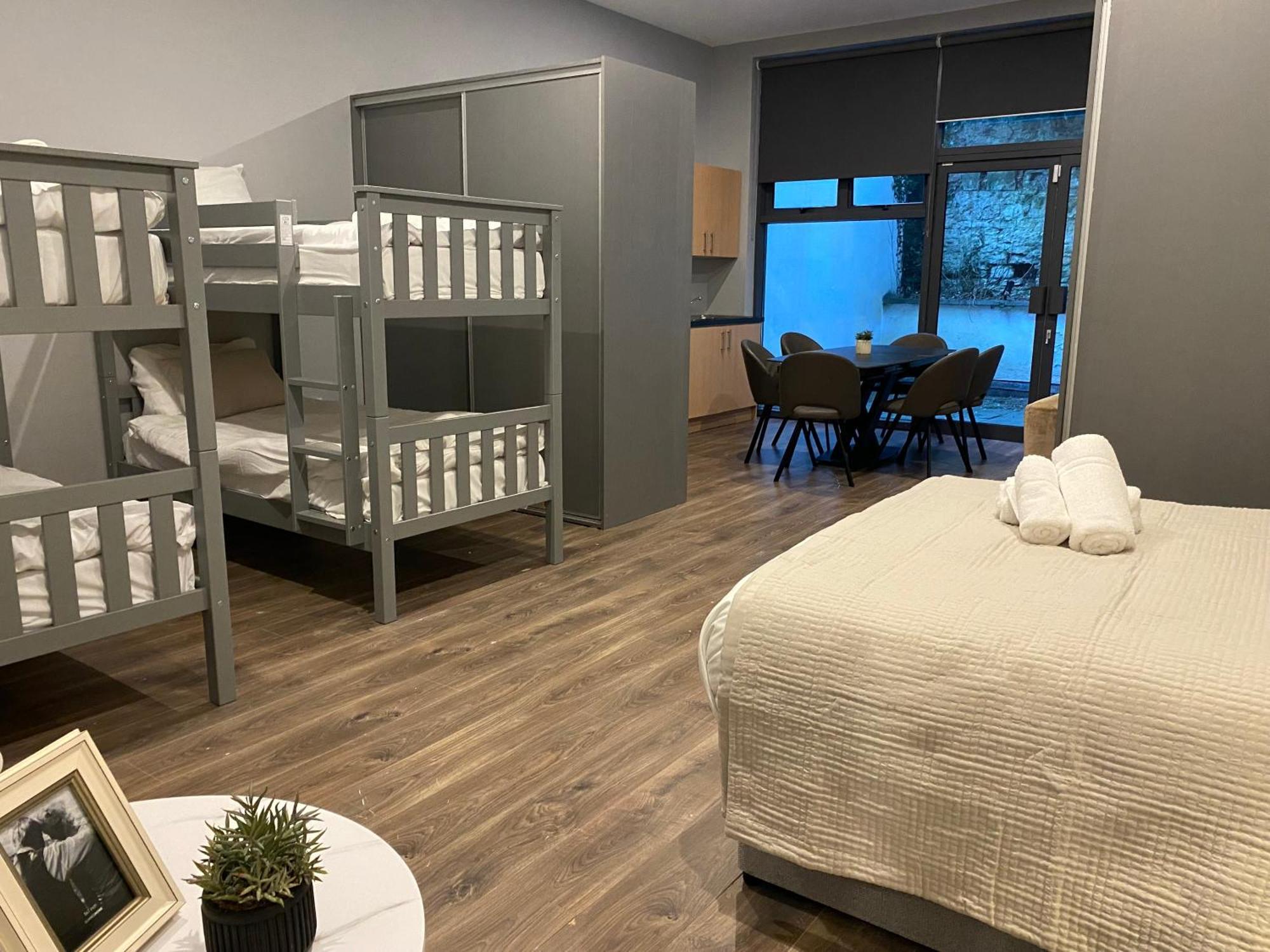 Madison House Aparthotel Γκάλγουεϊ Εξωτερικό φωτογραφία